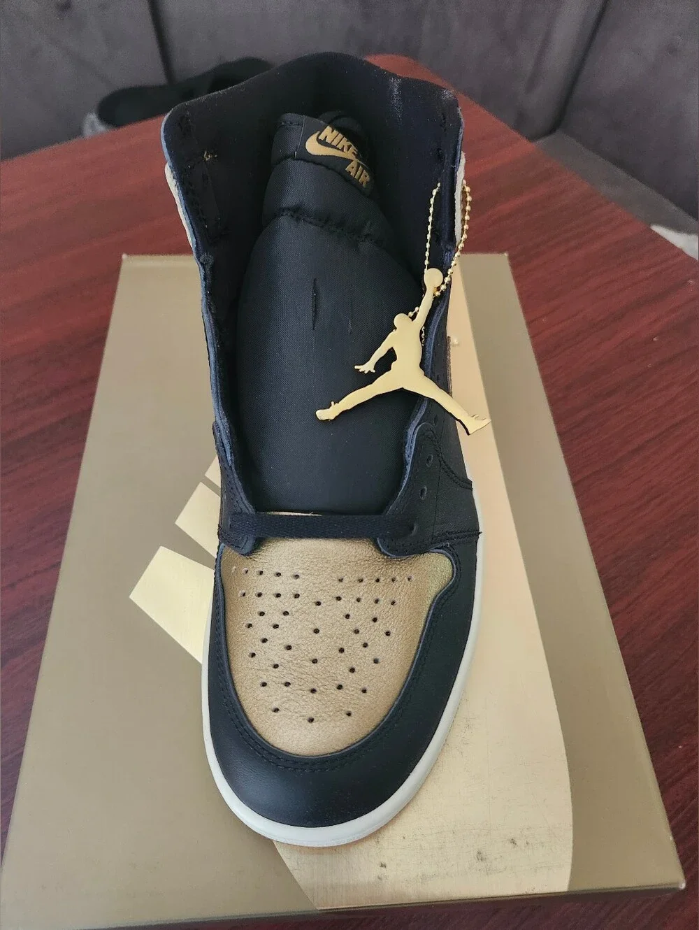 2024Air Jordan 1 Retro High OG 'Black Gold'
